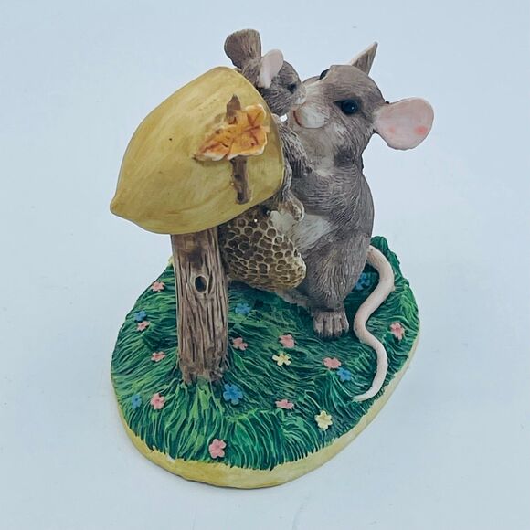 Vintage Handcrafted Charming Tails Mice Figurine New Arrival- Mouse in Mailbox - Picture 6 of 10